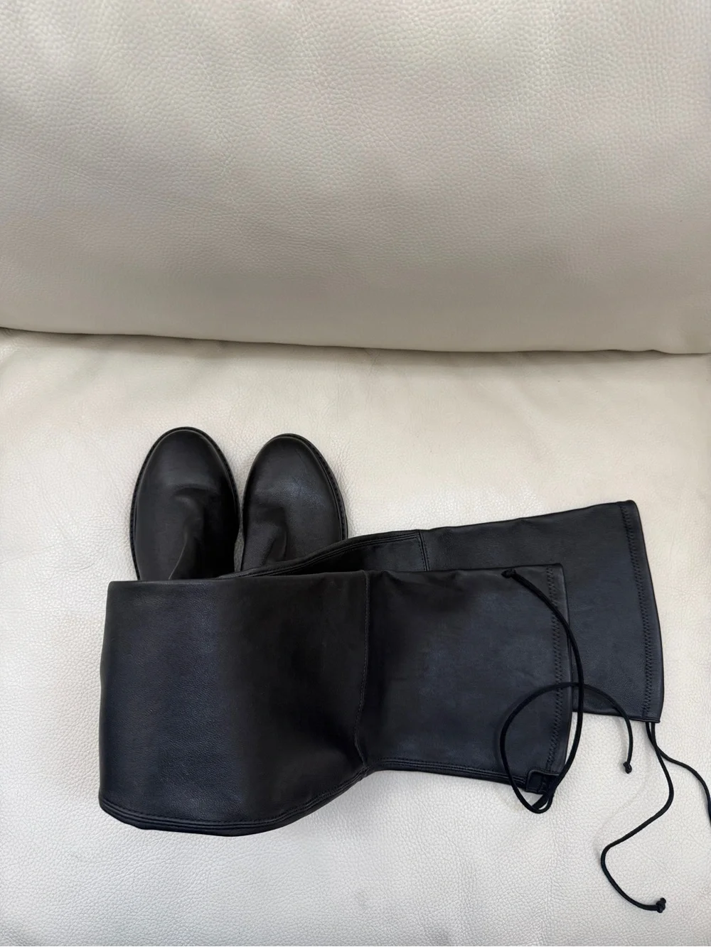 STUART WEITZMAN LOWLAND OVER-THE-KNEE BOOT in BLACK STRETCH LEATHER / SIZE 6